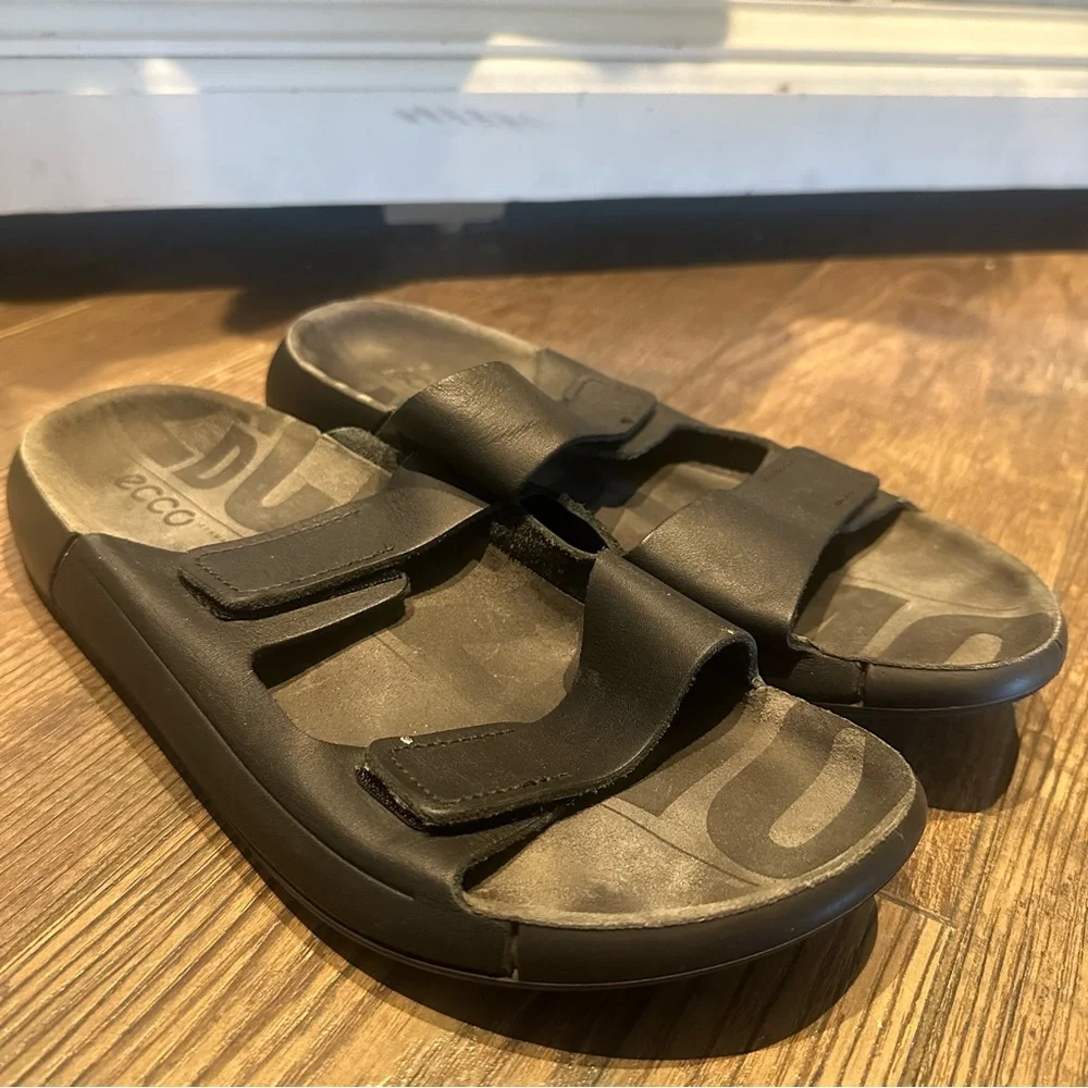 Ecco Women’s Cozmo Two Band Slide Sandal‎ in Black Size 9-9.5